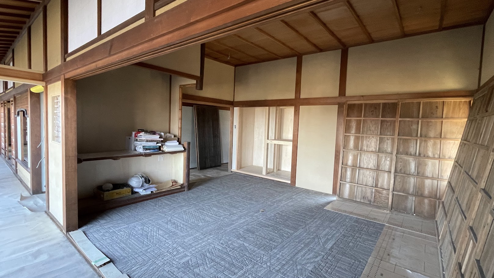 2026年1月23日、100年古民家 淡輪山荘のフロアカーペット・リノベーション
